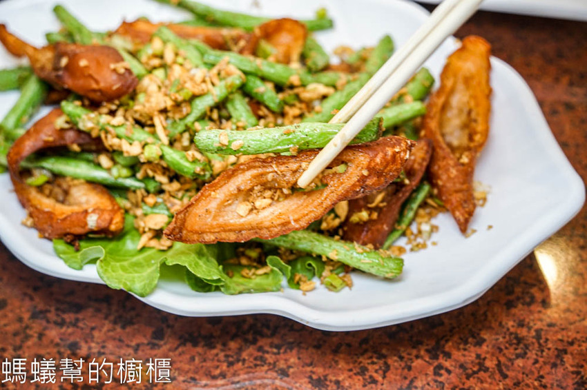 阿東窯烤雞(竹山店) | 南投旅遊必吃美食！竹山紫南宮附近美食，超多汁窯烤雞甕缸雞！ - 螞蟻幫的櫥櫃