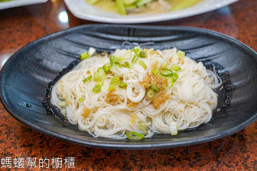 阿東窯烤雞(竹山店) | 南投旅遊必吃美食！竹山紫南宮附近美食，超多汁窯烤雞甕缸雞！ - 螞蟻幫的櫥櫃