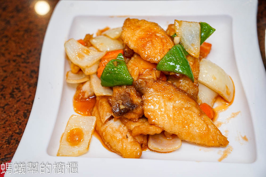 阿東窯烤雞(竹山店) | 南投旅遊必吃美食！竹山紫南宮附近美食，超多汁窯烤雞甕缸雞！ - 螞蟻幫的櫥櫃