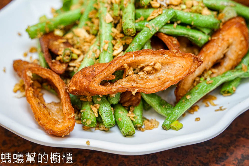 阿東窯烤雞(竹山店) | 南投旅遊必吃美食！竹山紫南宮附近美食，超多汁窯烤雞甕缸雞！ - 螞蟻幫的櫥櫃