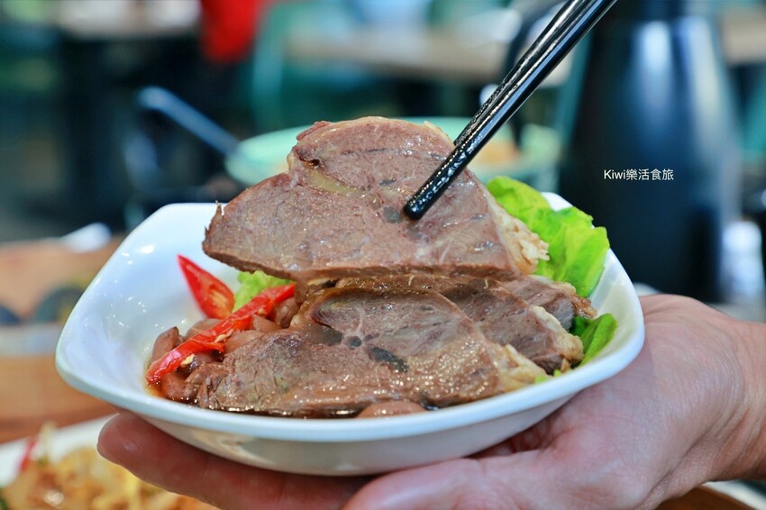 彰化縣員林市八玖鼎港式飲茶員林店｜彰化員林港式料理好道地，港式燒賣小點推車穿梭座位間，超過100道港式料理任選平價