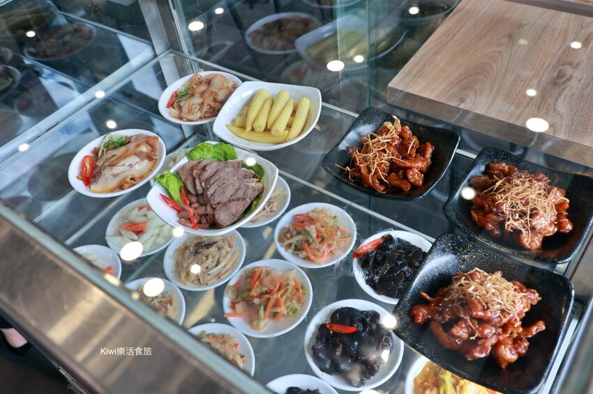 彰化縣員林市八玖鼎港式飲茶員林店｜彰化員林港式料理好道地，港式燒賣小點推車穿梭座位間，超過100道港式料理任選平價