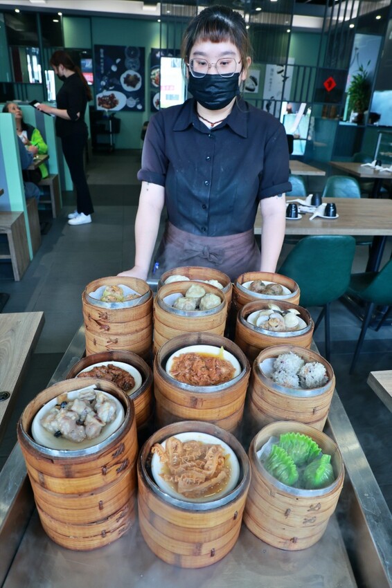 彰化縣員林市八玖鼎港式飲茶員林店｜彰化員林港式料理好道地，港式燒賣小點推車穿梭座位間，超過100道港式料理任選平價