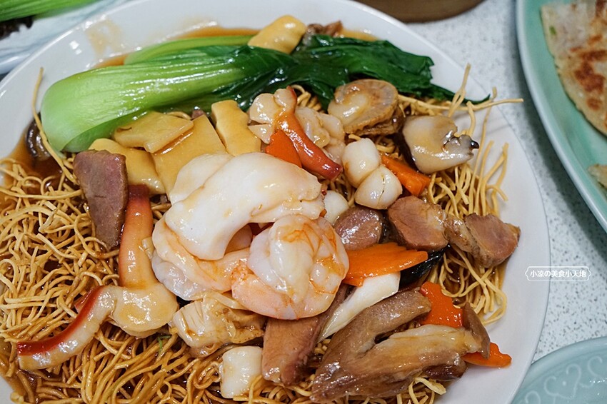 彰化員林驚見港點推車，超過百道美味小點熱炒，還有蒜香炸子雞、廣東炒麵、黃金流沙包，經典重現(寵物友善、附停車場) 