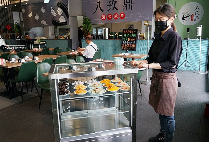 彰化員林驚見港點推車，超過百道美味小點熱炒，還有蒜香炸子雞、廣東炒麵、黃金流沙包，經典重現(寵物友善、附停車場) 