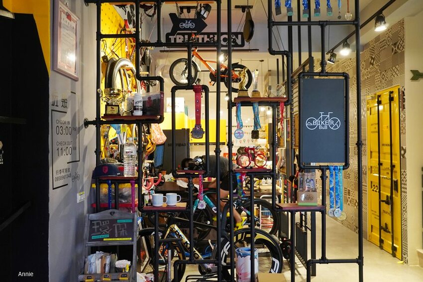 澎湖最美背包民宿 『玩聚 Biker背包民宿』單人入住、包棟皆適宜 客製化接機推薦遊程 - 安妮的天空