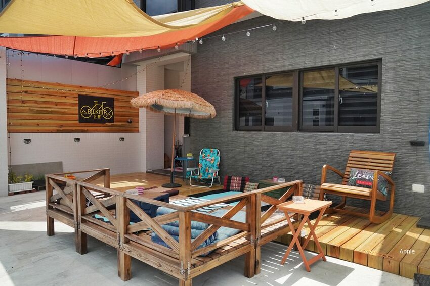 澎湖最美背包民宿 『玩聚 Biker背包民宿』單人入住、包棟皆適宜 客製化接機推薦遊程 - 安妮的天空