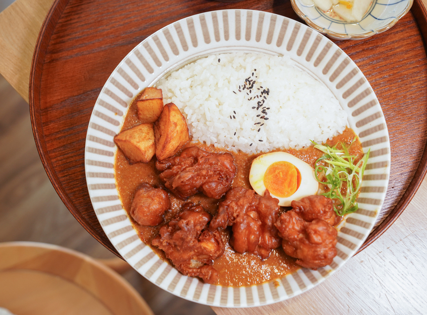 [高雄]龝田熟成咖哩-迷人日式老宿舍變身復古日式咖哩店!廣西桂林聚落超夯美食 @美食好芃友