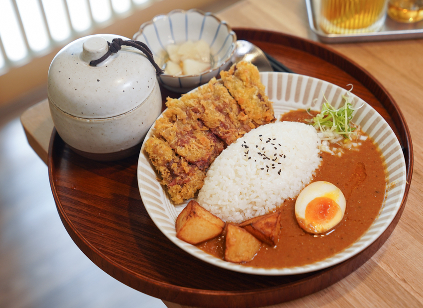 [高雄]龝田熟成咖哩-迷人日式老宿舍變身復古日式咖哩店!廣西桂林聚落超夯美食 @美食好芃友