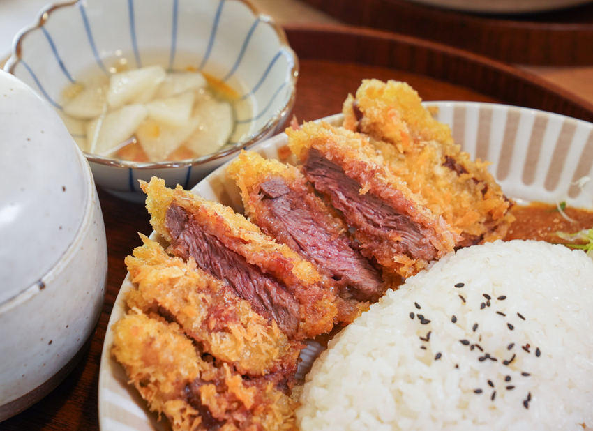 [高雄]龝田熟成咖哩-迷人日式老宿舍變身復古日式咖哩店!廣西桂林聚落超夯美食 @美食好芃友