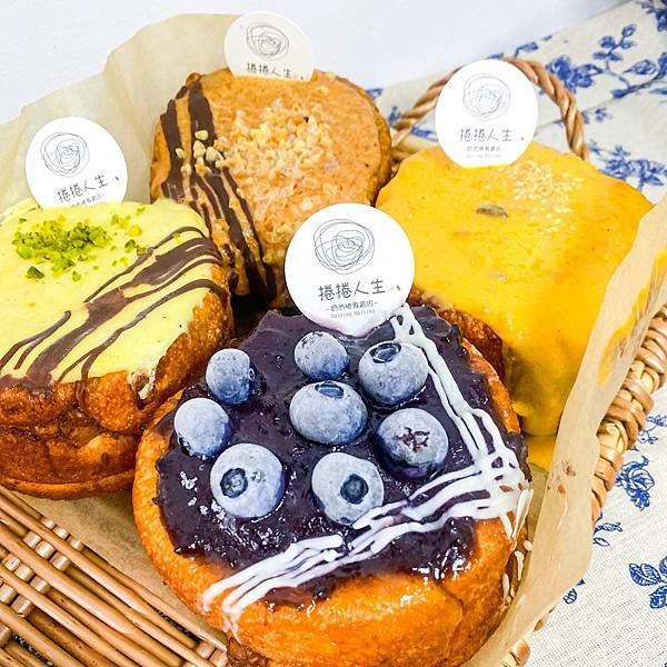 (台北車站美食)捲捲人生 北車大廳排隊美食伴手禮推薦 肉桂奶油捲 多種口味會選擇障礙 每顆超大滿滿的淋醬邪惡好吃