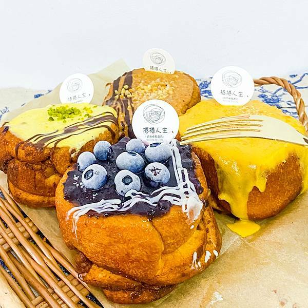 (台北車站美食)捲捲人生 北車大廳排隊美食伴手禮推薦 肉桂奶油捲 多種口味會選擇障礙 每顆超大滿滿的淋醬邪惡好吃