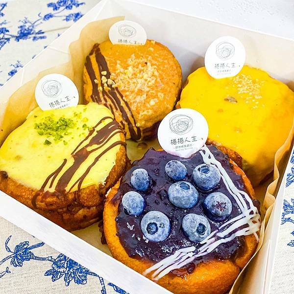 (台北車站美食)捲捲人生 北車大廳排隊美食伴手禮推薦 肉桂奶油捲 多種口味會選擇障礙 每顆超大滿滿的淋醬邪惡好吃