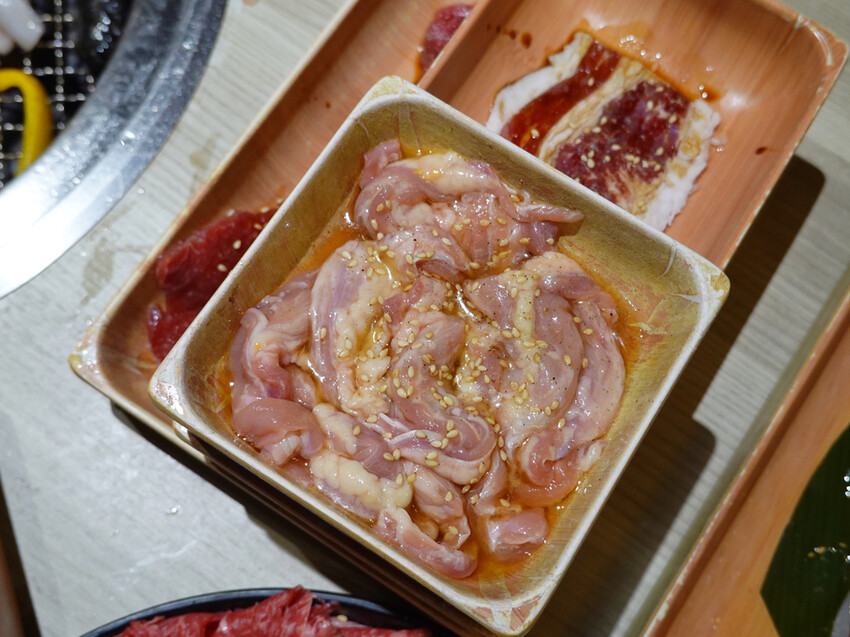 新北市永和區新北永和—有之和牛 鍋物放題｜千元澳洲和牛吃到飽 還有近百種自助吧任你吃｜頂溪、永和耕莘醫院