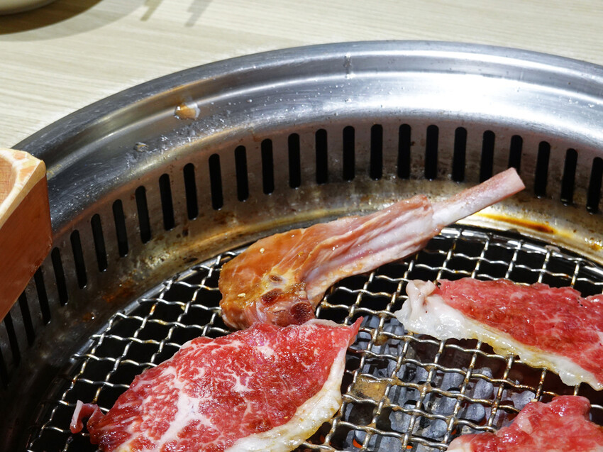 新北市永和區新北永和—有之和牛 鍋物放題｜千元澳洲和牛吃到飽 還有近百種自助吧任你吃｜頂溪、永和耕莘醫院