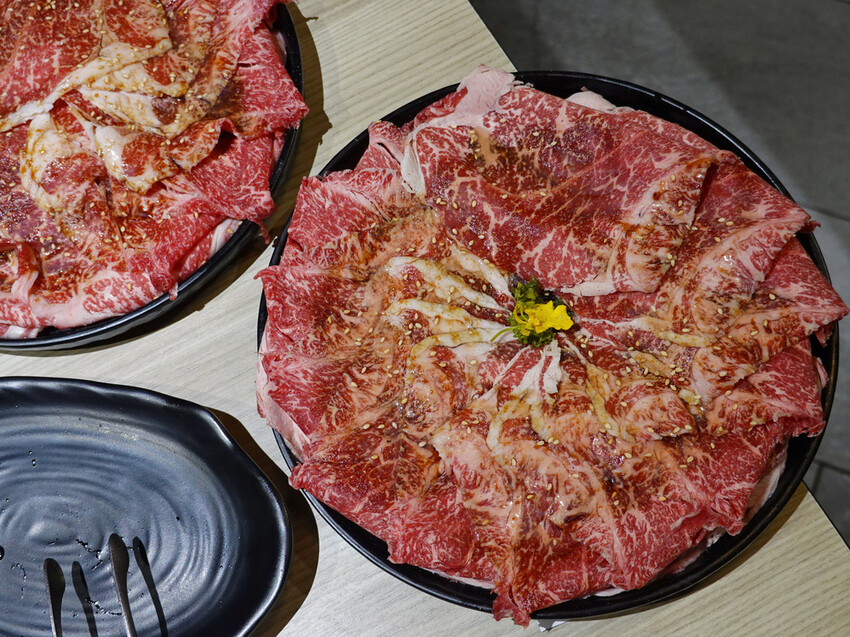 新北市永和區新北永和—有之和牛 鍋物放題｜千元澳洲和牛吃到飽 還有近百種自助吧任你吃｜頂溪、永和耕莘醫院