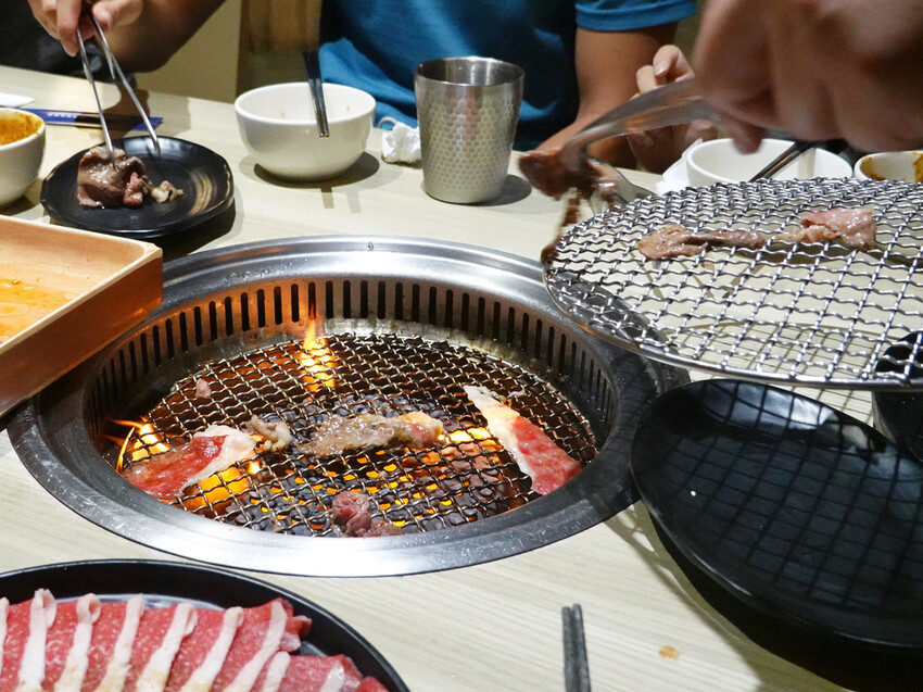 新北市永和區新北永和—有之和牛 鍋物放題｜千元澳洲和牛吃到飽 還有近百種自助吧任你吃｜頂溪、永和耕莘醫院