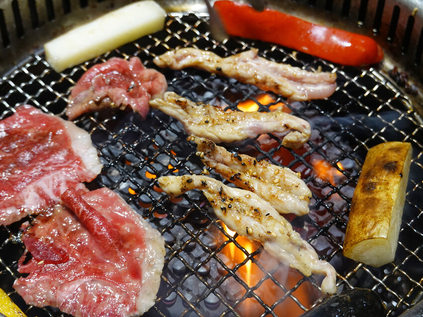 新北市永和區新北永和—有之和牛 鍋物放題｜千元澳洲和牛吃到飽 還有近百種自助吧任你吃｜頂溪、永和耕莘醫院