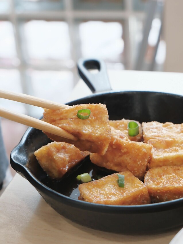 [台中北區] 京厚屋｜一中商圈高cp值日式炸豬排定食專賣｜限量京厚雞白湯、關東煮、飲品、霜淇淋自助吧吃到飽｜3種小菜隨意吃｜內附完整菜單 - 萍姐愛分享