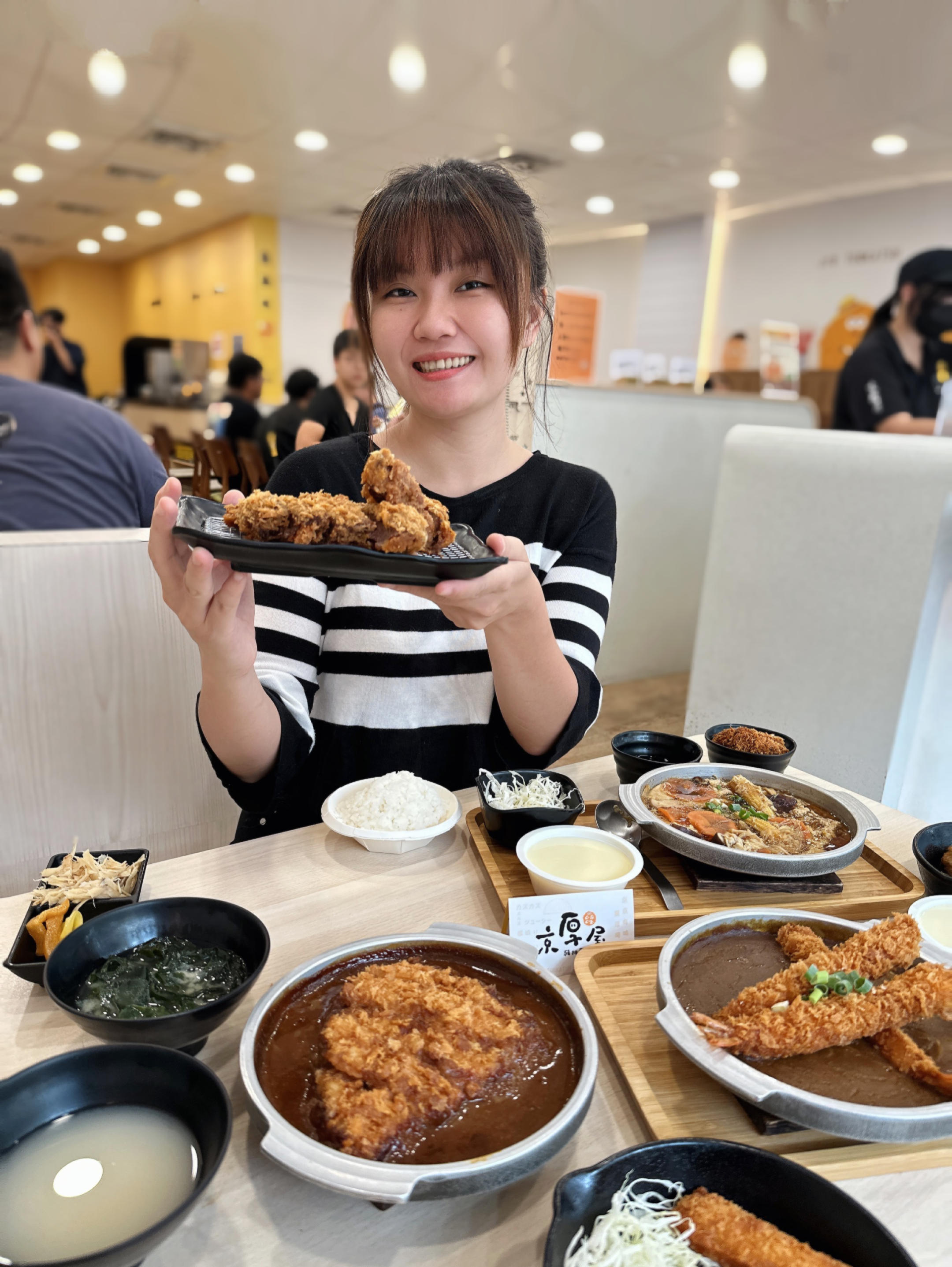 [台中北區] 京厚屋｜一中商圈高cp值日式炸豬排定食專賣｜限量京厚雞白湯、關東煮、飲品、霜淇淋自助吧吃到飽｜3種小菜隨意吃｜內附完整菜單 - 萍姐愛分享
