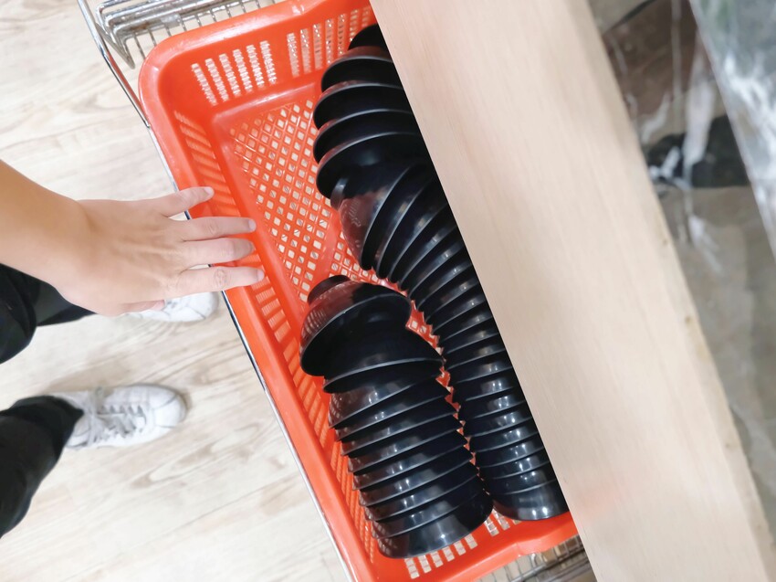 [台中北區] 京厚屋｜一中商圈高cp值日式炸豬排定食專賣｜限量京厚雞白湯、關東煮、飲品、霜淇淋自助吧吃到飽｜3種小菜隨意吃｜內附完整菜單 - 萍姐愛分享