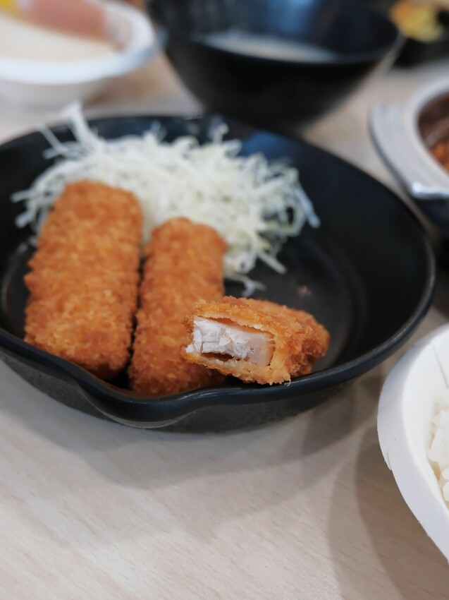 [台中北區] 京厚屋｜一中商圈高cp值日式炸豬排定食專賣｜限量京厚雞白湯、關東煮、飲品、霜淇淋自助吧吃到飽｜3種小菜隨意吃｜內附完整菜單 - 萍姐愛分享