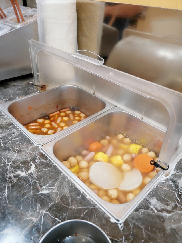 [台中北區] 京厚屋｜一中商圈高cp值日式炸豬排定食專賣｜限量京厚雞白湯、關東煮、飲品、霜淇淋自助吧吃到飽｜3種小菜隨意吃｜內附完整菜單 - 萍姐愛分享