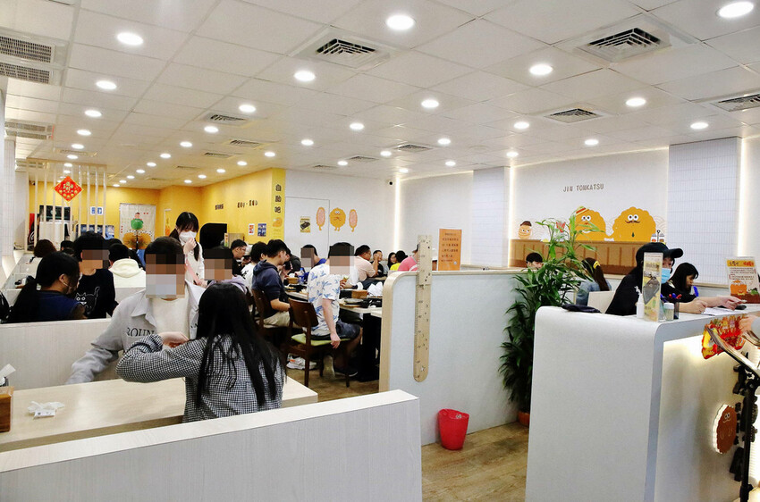 京厚屋-台中一中店，一中商圈高CP值日式炸豬排定食專賣，自助