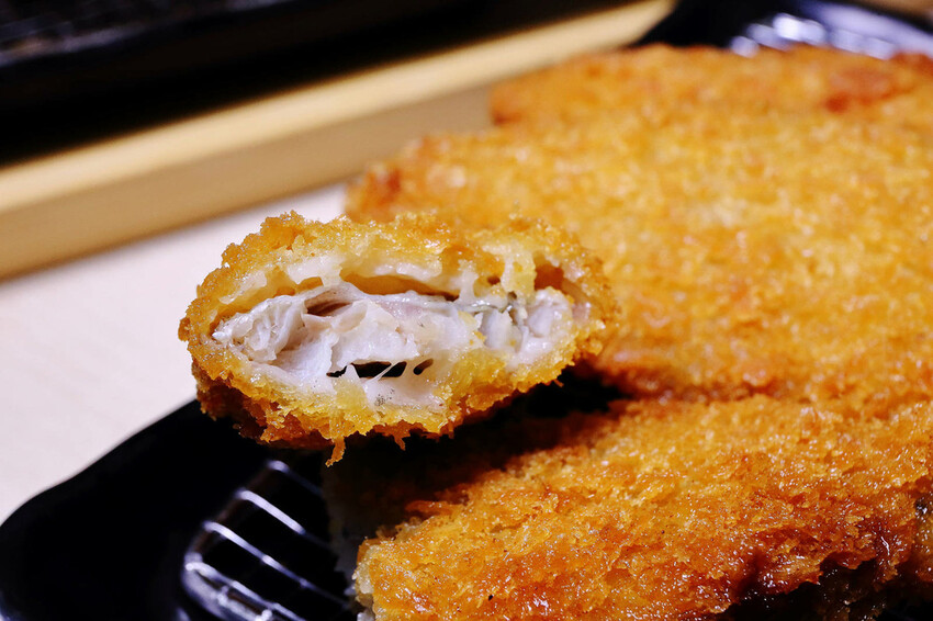 京厚屋-台中一中店，一中商圈高CP值日式炸豬排定食專賣，自助