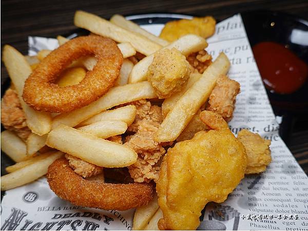 5p炸物拼盤-渣女和牛燒肉燥飯餐酒館.jpg