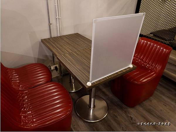 二樓用餐區-渣女和牛燒肉燥飯餐酒館 (3).jpg