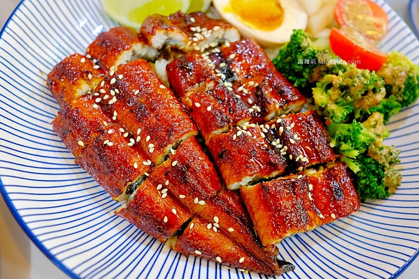 「台中超狂燒肉」，爆炸人潮等到下午三點還在排！