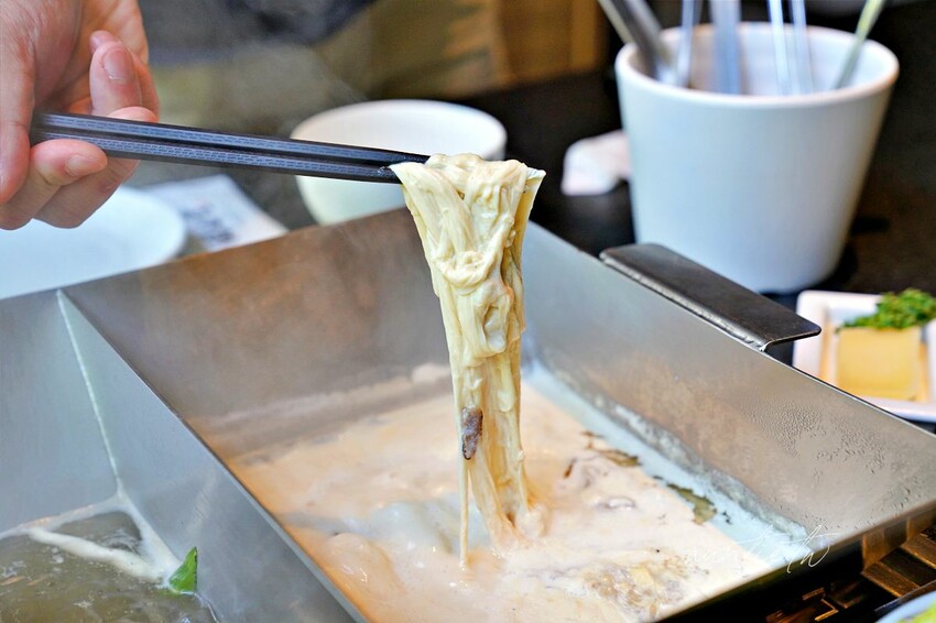 【台中】文心森林公園站｜昭日堂 鍋煮，帕瑪森起司豚燒豆乳鍋，日本A5和牛羽下，台中必吃火鍋推薦