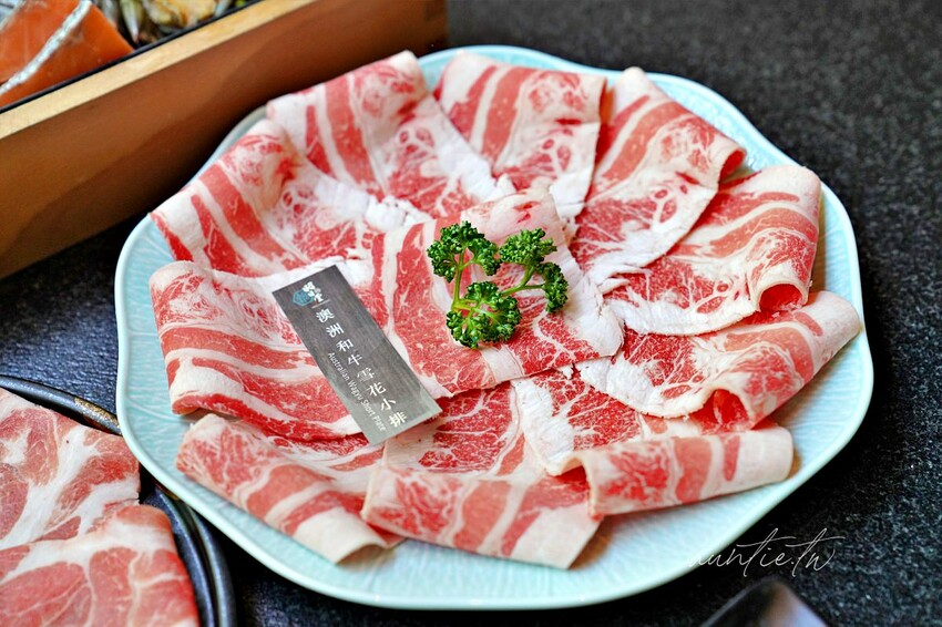 【台中】文心森林公園站｜昭日堂 鍋煮，帕瑪森起司豚燒豆乳鍋，日本A5和牛羽下，台中必吃火鍋推薦