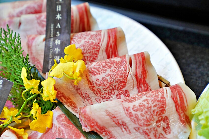 【台中】文心森林公園站｜昭日堂 鍋煮，帕瑪森起司豚燒豆乳鍋，日本A5和牛羽下，台中必吃火鍋推薦