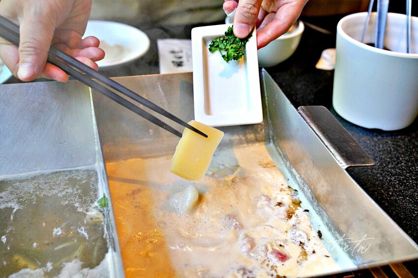 【台中】文心森林公園站｜昭日堂 鍋煮，帕瑪森起司豚燒豆乳鍋，日本A5和牛羽下，台中必吃火鍋推薦