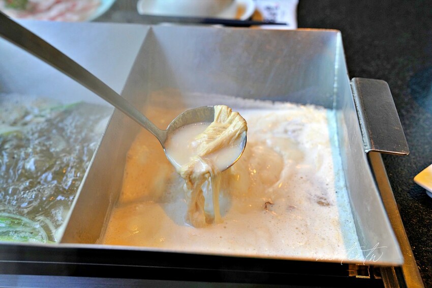 【台中】文心森林公園站｜昭日堂 鍋煮，帕瑪森起司豚燒豆乳鍋，日本A5和牛羽下，台中必吃火鍋推薦