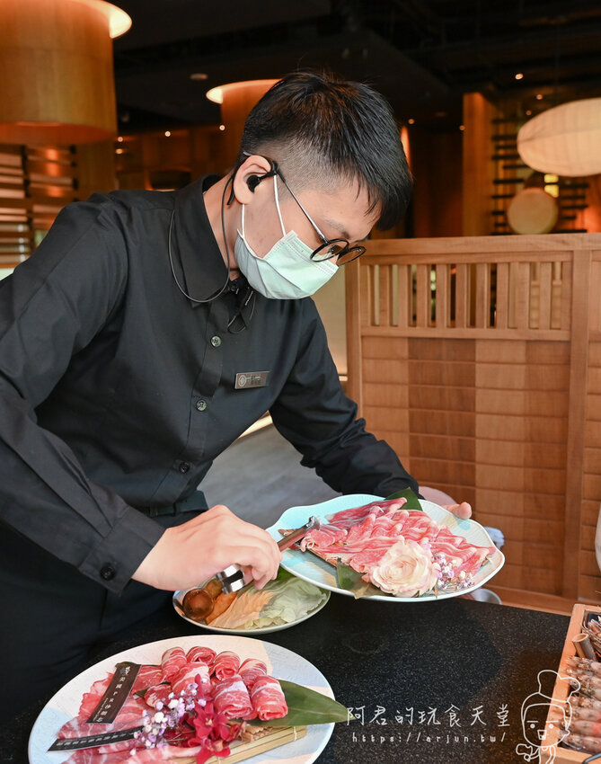 【台中】昭日堂鍋煮|絕世雙人海陸蝦盛合,不只吃到澎湃海鮮還能吃到澳洲和牛,而且吃超飽! » 阿君的玩食天堂