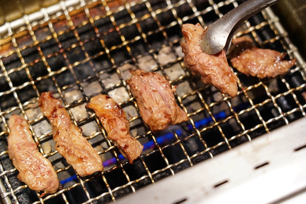 台中個人燒肉居酒屋!燒肉69元起,小菜免費續,不到400元爽吃雞豬牛