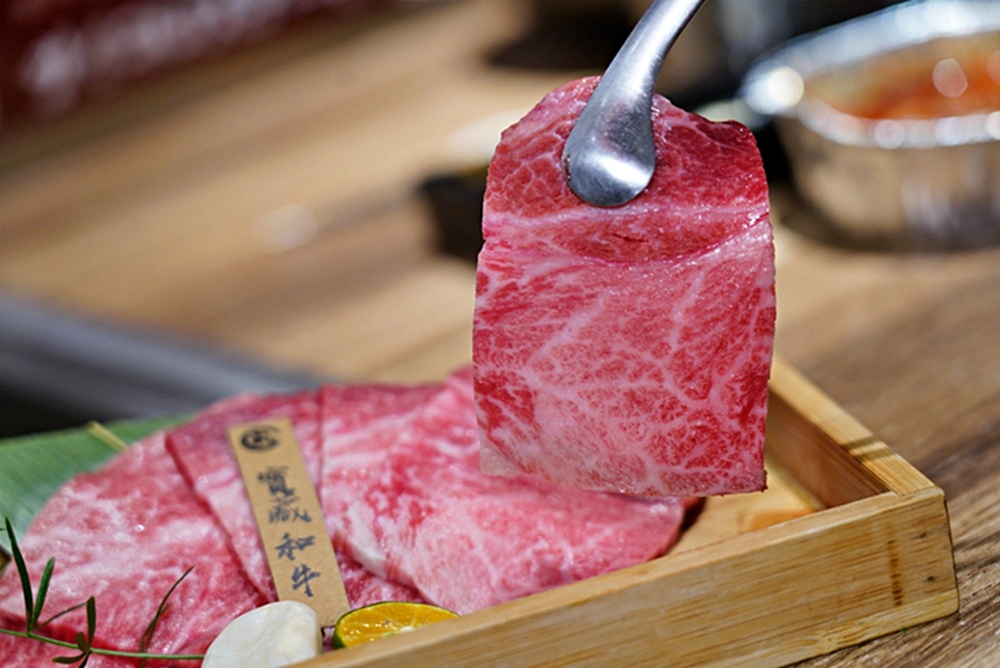 台中個人燒肉居酒屋!燒肉69元起,小菜免費續,不到400元爽吃雞豬牛