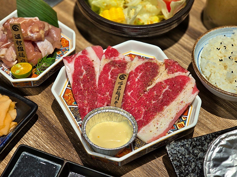 台中個人燒肉居酒屋!燒肉69元起,小菜免費續,不到400元爽吃雞豬牛