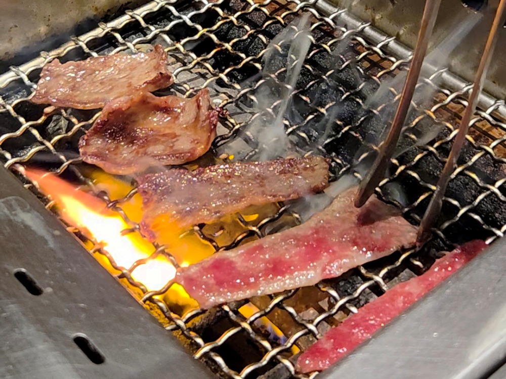 台中個人燒肉居酒屋!燒肉69元起,小菜免費續,不到400元爽吃雞豬牛