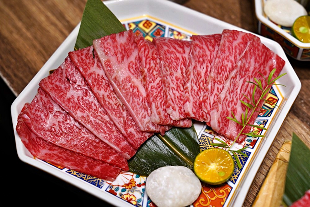 台中個人燒肉居酒屋!燒肉69元起,小菜免費續,不到400元爽吃雞豬牛