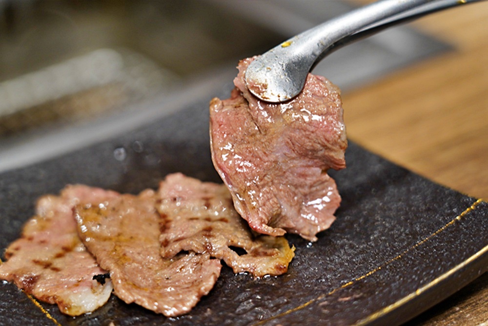 台中個人燒肉居酒屋!燒肉69元起,小菜免費續,不到400元爽吃雞豬牛