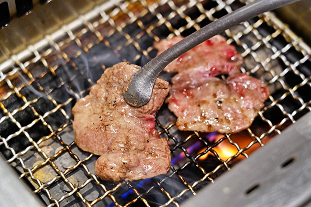 台中個人燒肉居酒屋!燒肉69元起,小菜免費續,不到400元爽吃雞豬牛