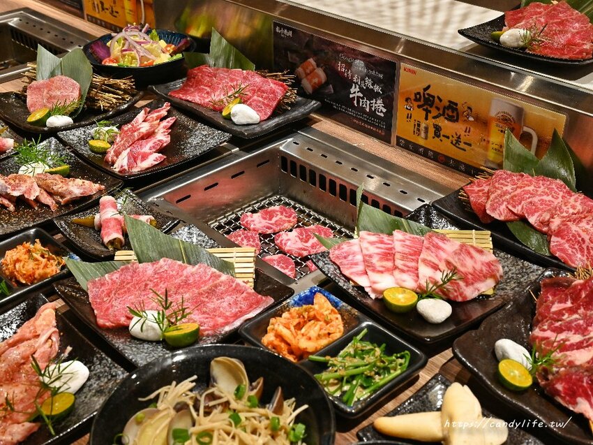 札卡燒肉│全台第一間輸送帶燒肉店就在台中，營業至凌晨兩點，主打個人燒肉套餐，最低只要620元起～