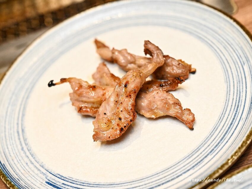 札卡燒肉│全台第一間輸送帶燒肉店就在台中，營業至凌晨兩點，主打個人燒肉套餐，最低只要620元起～