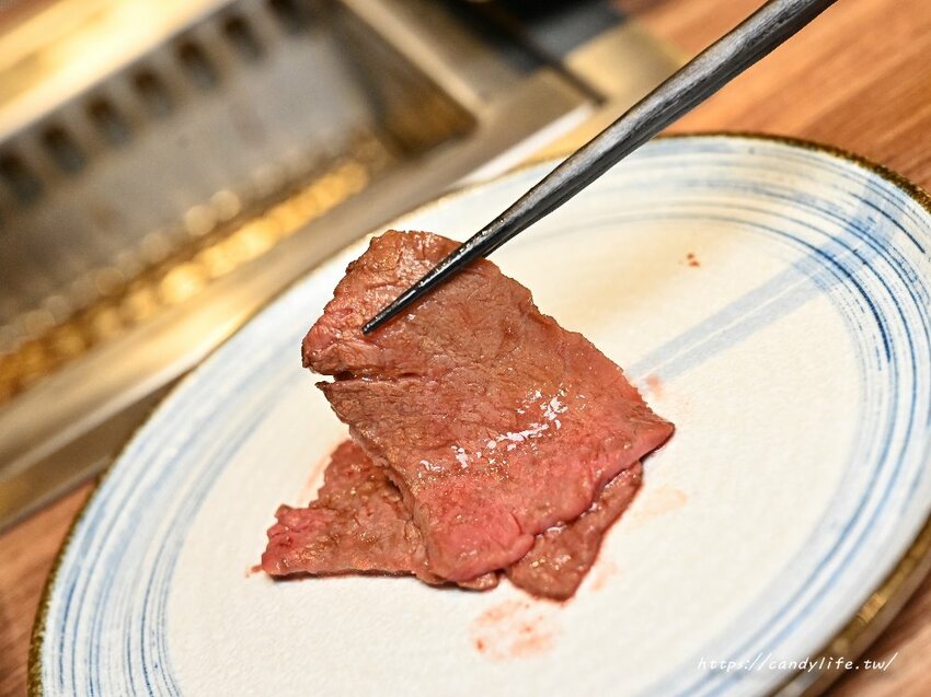 札卡燒肉│全台第一間輸送帶燒肉店就在台中，營業至凌晨兩點，主打個人燒肉套餐，最低只要620元起～