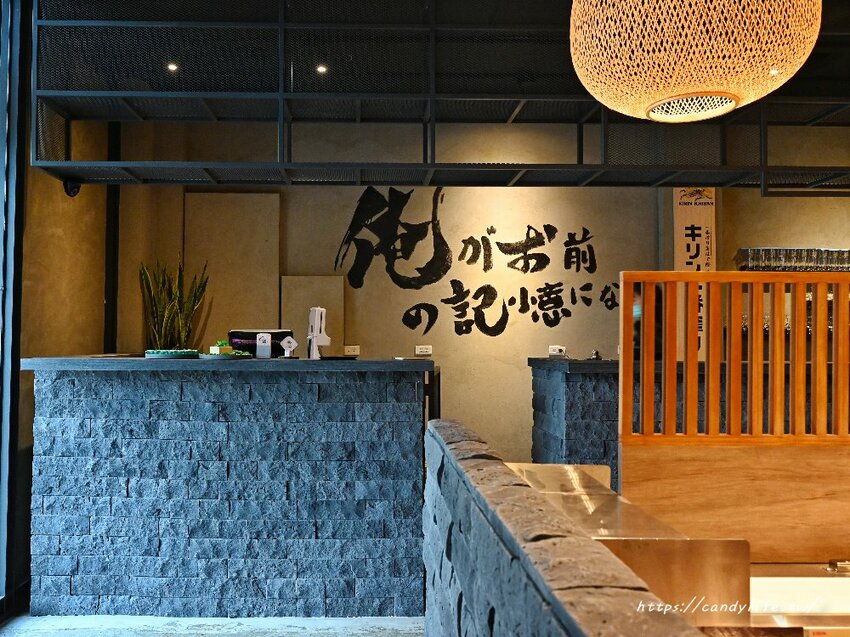 札卡燒肉│全台第一間輸送帶燒肉店就在台中，營業至凌晨兩點，主打個人燒肉套餐，最低只要620元起～