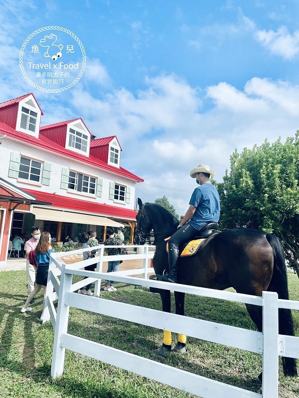 牛仔莊園～北海岸新亮點！牧場風情如詩如畫，寬闊草原紅色屋頂好吸晴，一秒飛美國西部當牛仔！ @ 魚兒 x 牽手明太子的「視」界旅行